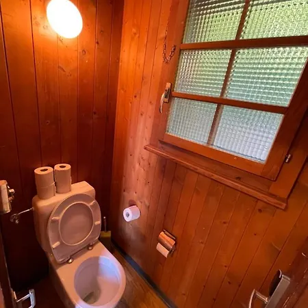 Berg - Huette Beim H O T E L Bahnhof