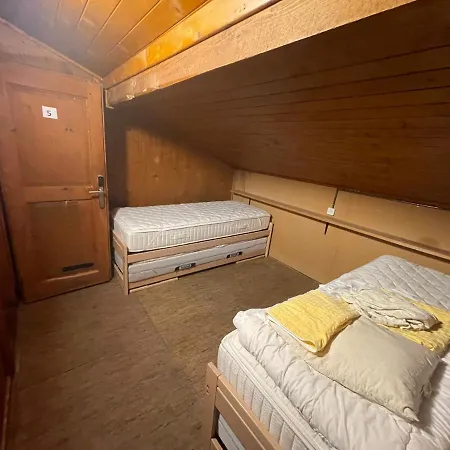 ホステル Berg - Huette Beim H O T E L Bahnhof Ausserberg