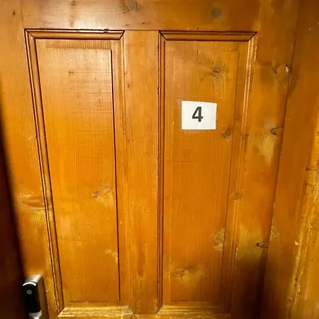 ホステル Berg - Huette Beim H O T E L Bahnhof Ausserberg