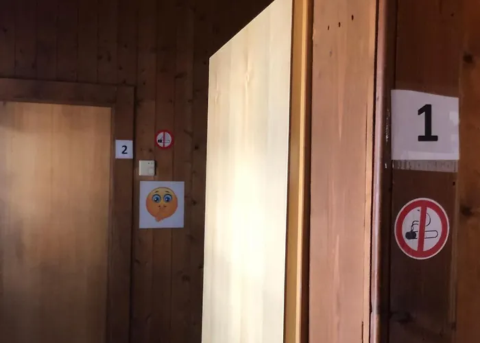 Berg - Huette Beim H O T E L Bahnhof *