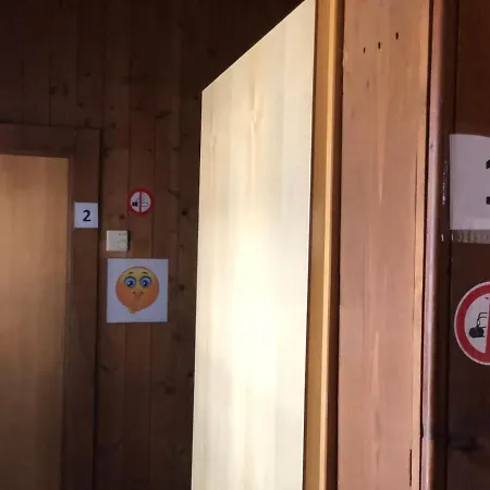 Berg - Huette Beim H O T E L Bahnhof *