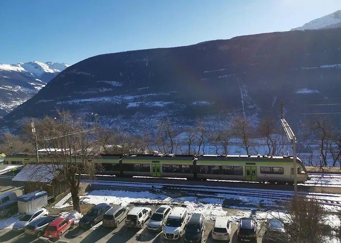 Berg - Huette Beim H O T E L Bahnhof Hostel Ausserberg