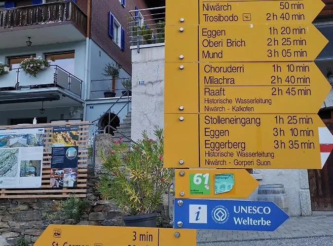 Berg - Huette Beim H O T E L Bahnhof