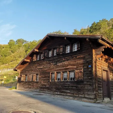 Berg - Huette Beim H O T E L Bahnhof Hostel *