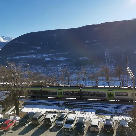 Berg - Huette Beim H O T E L Bahnhof Hostel Ausserberg