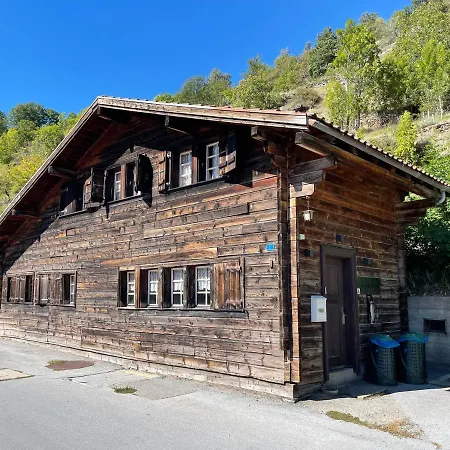 Berg - Huette Beim H O T E L Bahnhof Хостел