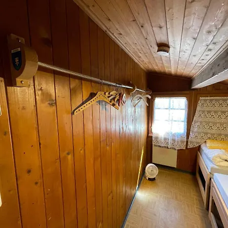 Hostel Berg - Hütte Beim H O T E L Bahnhof Ausserberg