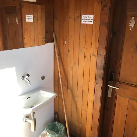Berg - Huette Beim H O T E L Bahnhof Hostel *