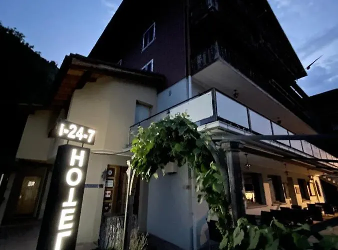 Berg - Huette Beim H O T E L Bahnhof * Ауссерберг