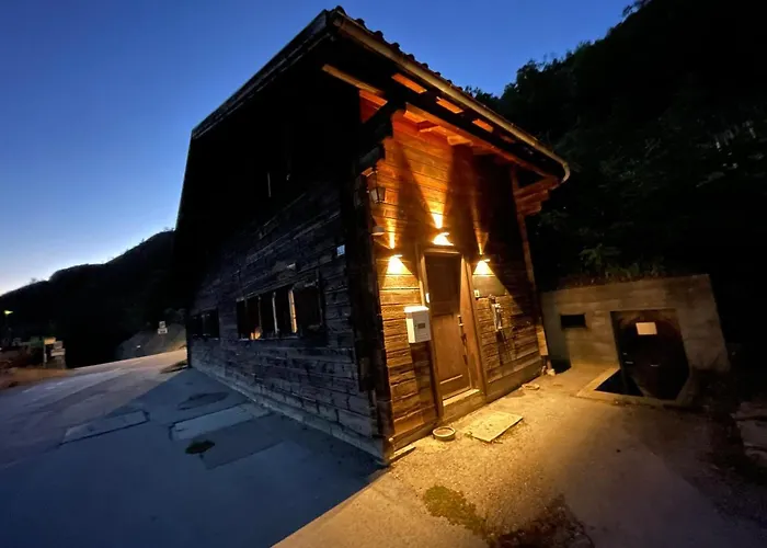 Berg - Huette Beim H O T E L Bahnhof Хостел Ауссерберг